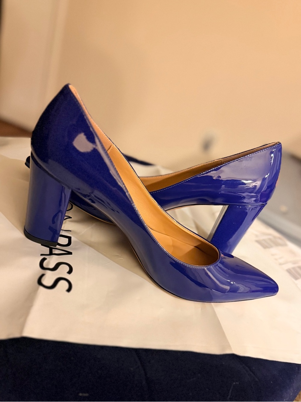 Wayderns Pointed Toe Block Heel Pumps